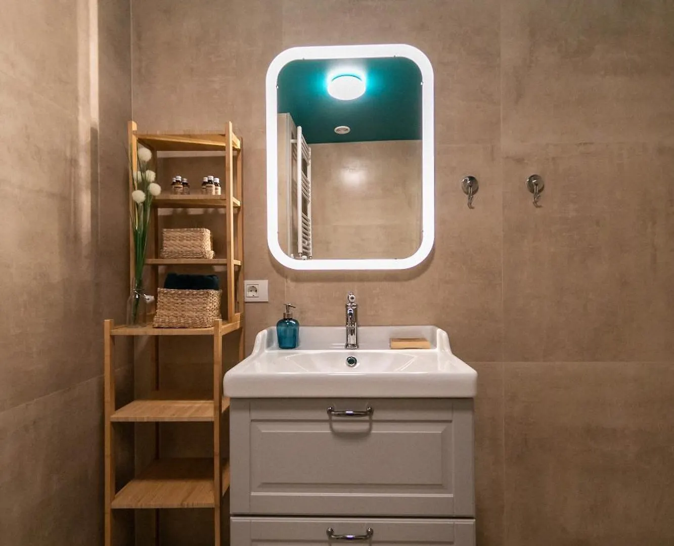 Blue Shadow - Moxa Home - New Building Bucharest Apartment