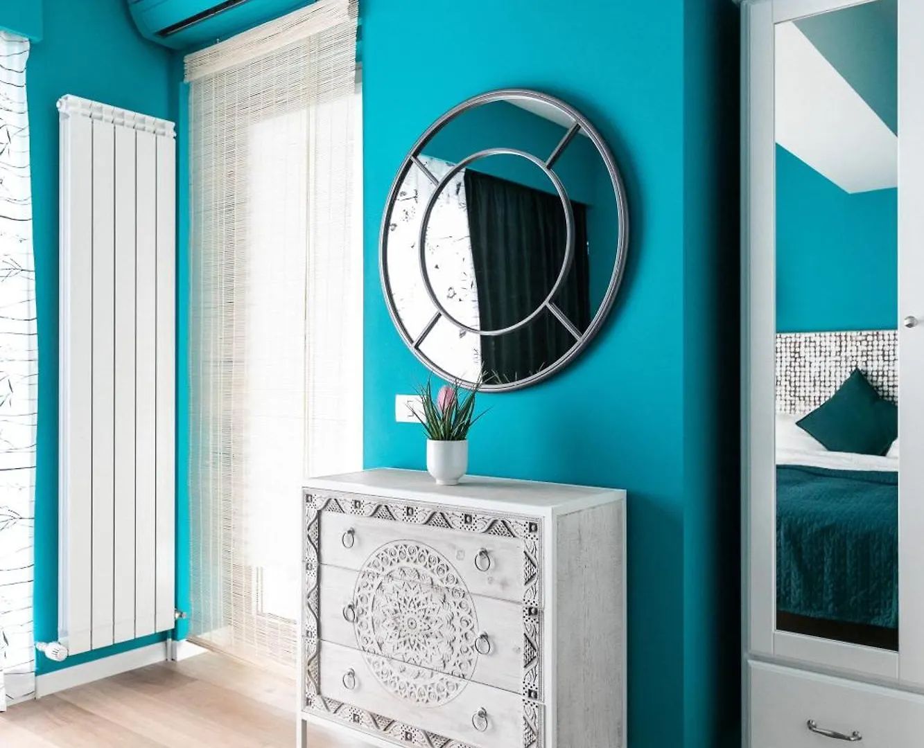 Blue Shadow - Moxa Home - New Building Bucharest Apartment